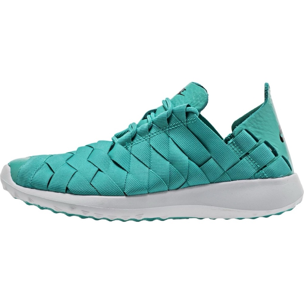 Nike Juvenate Woven Sneaker in Turquoise Size 8.5